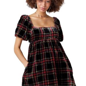 FRANCESCA’S Dannie black plaid velvet babydoll dress with pockets